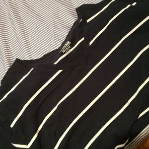 Old Navy Classic V-Neck Size XXL